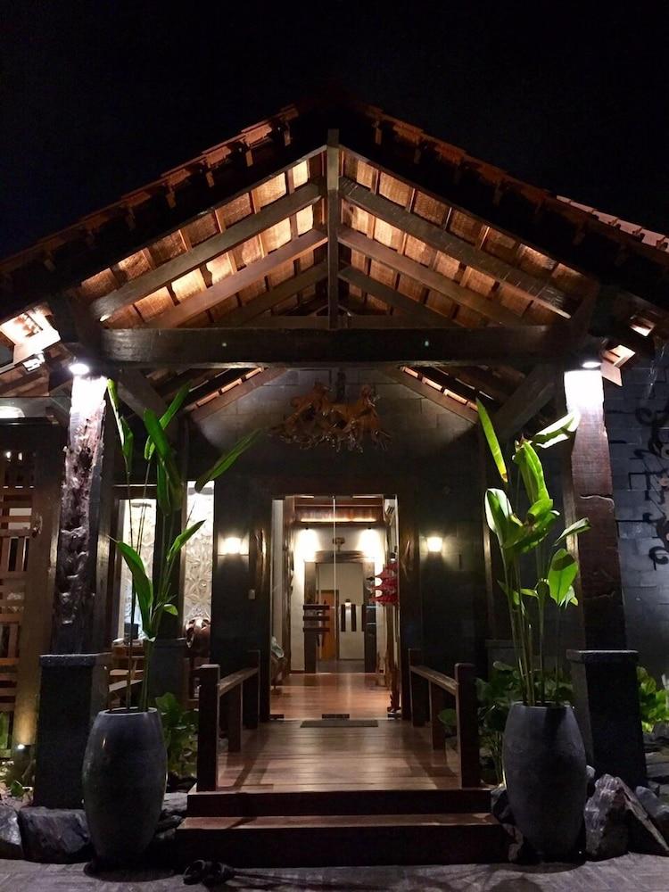 Ipoh Bali Hotel Esterno foto